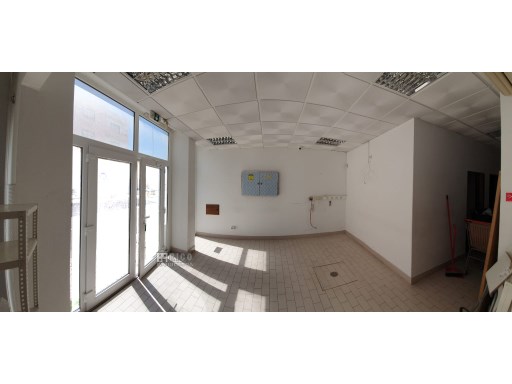 1221LE - Commercial establishment or provision of services for sale in a residential area. | 