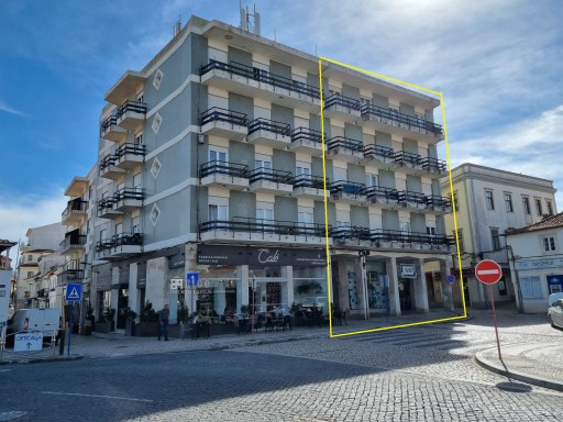 1251MU - Building in total property for sale with 8 apartments and a shop, located in the center of Peniche. | 