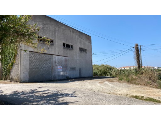 1256LE - Large warehouse with good land, located with good access on the N114. | 