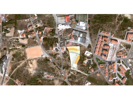 1020TR - 2 Parcelas de terreno urbanas para desenvolvimento urbanístico na cidade de Peniche, a 250m do mar. | 