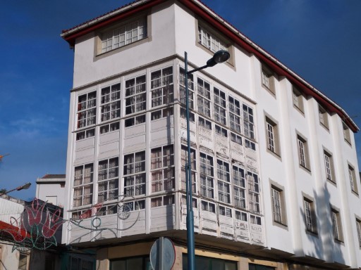Edifico-en Neda - Para vivienda y Usos comerciales - obra moDerna. OPORTUNIDAD | 5 Habitaciones + 2 Estancias | 3WC
