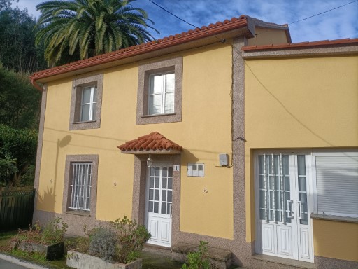 House with land › Ferrol | 4 Bedrooms | 2WC