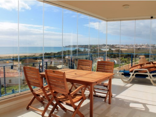 Luxury apartment on the seafront, just 2 minutes walk from the beach, near the marina and the city centre.
 
 
	 2 bedrooms of which 1 suite equipped kitchen Garage quality materials | 2 Bedrooms