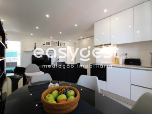 2 bedroom apartment refurbished with 60m2 next to Universidade Nova de Lisboa | 2 Bedrooms | 1WC