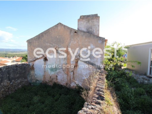 Land with two ruins to rebuild in St. Martin | 