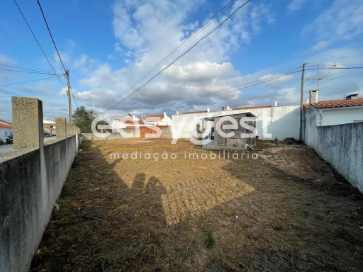 Plot For Villa with 404 square meters in the center of Riachos | 