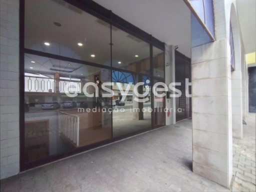 Shop in recent building, in good condition | 