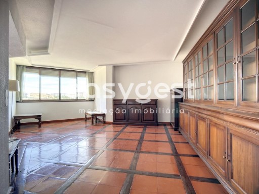 3 bedroom apartment with refurbished suite with an area of 127m2 in Lumiar | 3 多个卧室 | 2WC