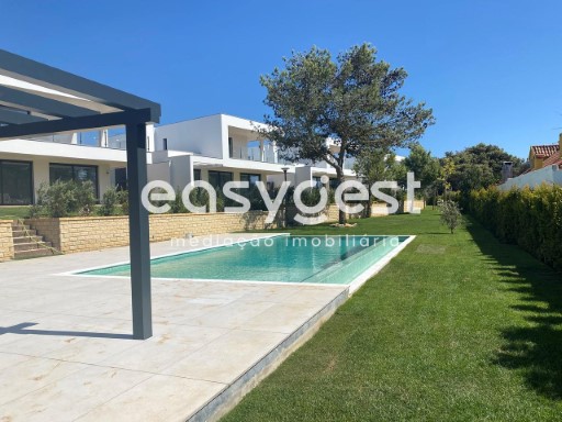 4 bedroom villa in private condominium with pool and garden in Cascais | 4 多个卧室 | 5WC