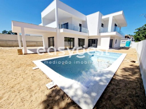 Excellent 4 bedroom villa, located in Qta. of Queimada, Valadares | 4 Спальни | 4WC
