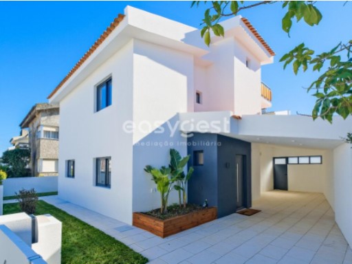 5-room villa in the heart of Queijas with sea view | 4 Bedrooms | 3WC