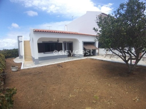 Moradia T2 com garagem e amplo quintal em Estômbar, Lagoa | T2 | 1WC
