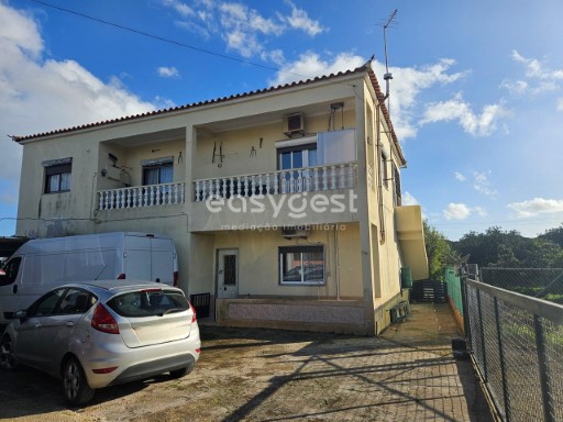 Detached 2-storey house with garage in Quarteira | 4 Спальни | 3WC