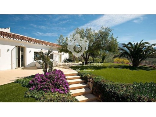 Villa em Málaga com vista panorâmica para as montanhas, o mar e um lago | T5 | 4WC