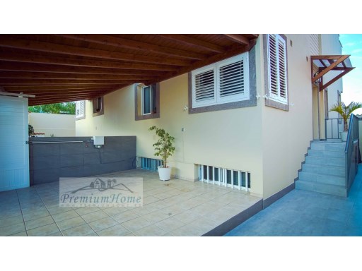 Zwei Doppelhaushälften werden zusammen oder einzeln in einem Wohngebiet von San Fernando verkauft | 10 Zimmer | 6WC