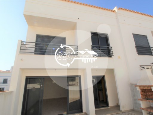 3 Bedroom House 1 En Suite Bathroom With Good Areas And