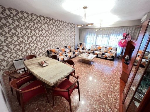 
Bonito piso muy amplio y en perfecto estado en zona Camilo Dolz | 5 Habitaciones | 2WC