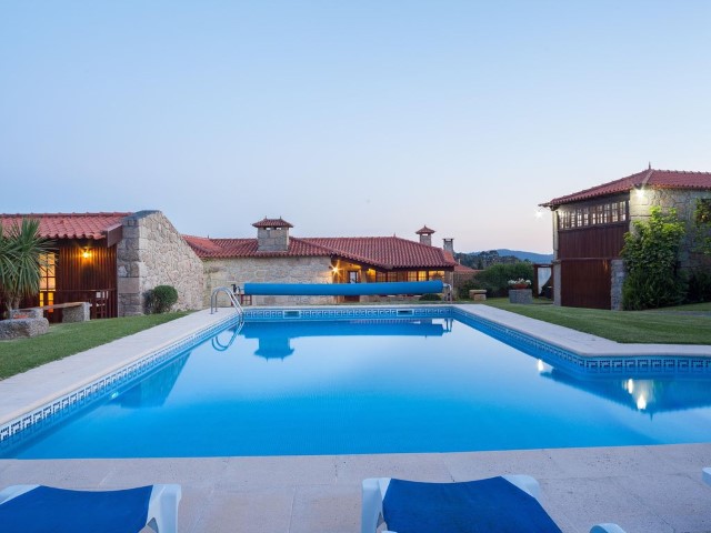 T6 com piscina, salão de jogos e parque infantil! - Casas de Férias no  Norte de Portugal - Várias Opções de Férias Baratas e em Família - 3401085A