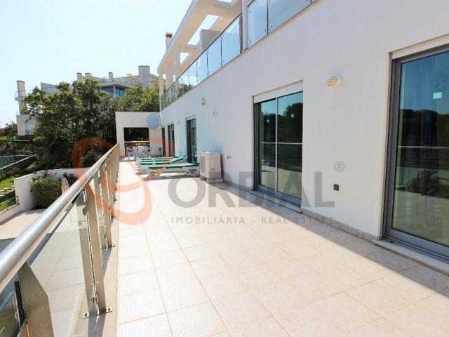 2 Bedroom Apartment For Sale In Albufeira With Garage And