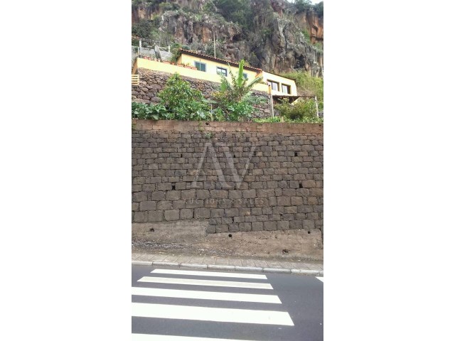 Moradia V2 / Lote de terreno - Funchal | T2 | 1WC