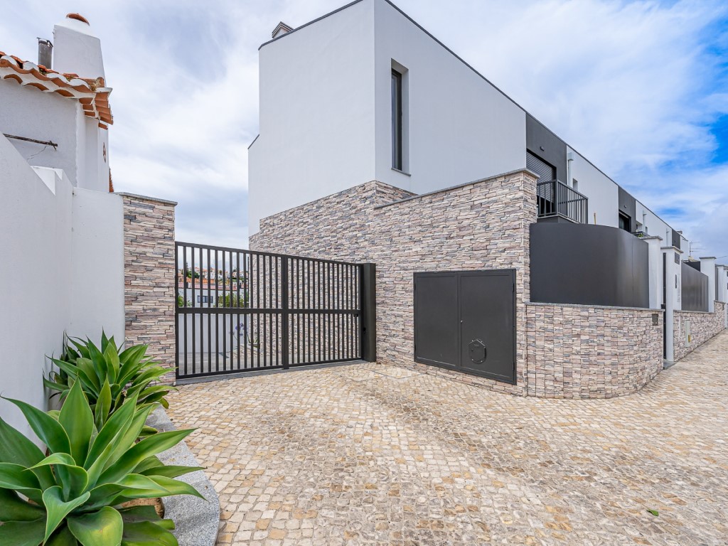 Brand new townhouse in Carcavelos