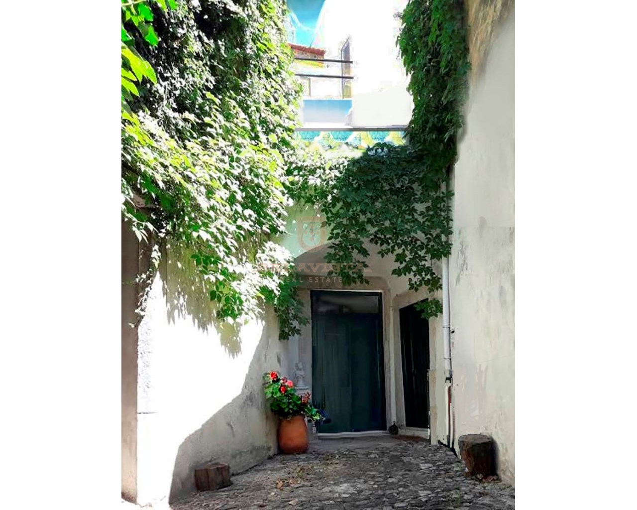 Charming house T3 unique and recessed, inserted in a private patio, green and very quiet - Lisbon -Santo Antonio