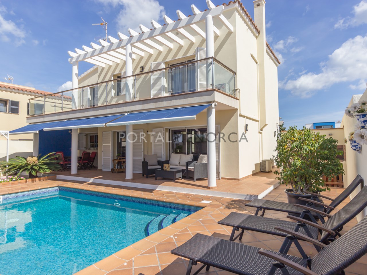 chalet de cuatro habitaciones con piscina en Mahon, Menorca (23 de 24)