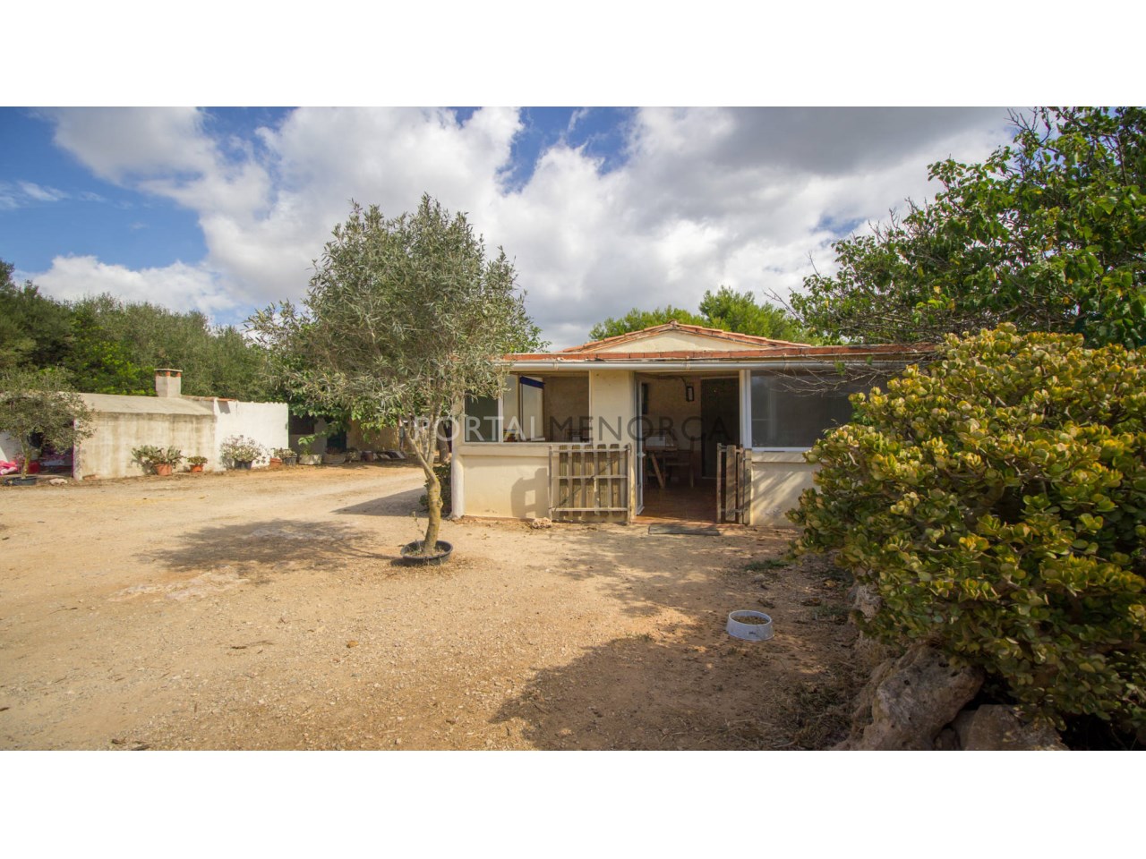 Dos casas de campo en venta en Menorca con piscina
