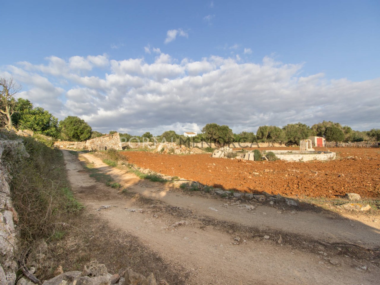 Amplio terreno rústico en venta en Menorca