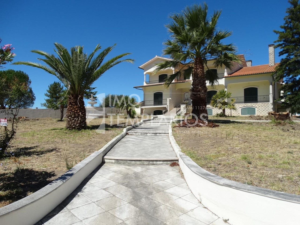 Spectacular 5 Bedroom Detached House Set 7 000 M2 An