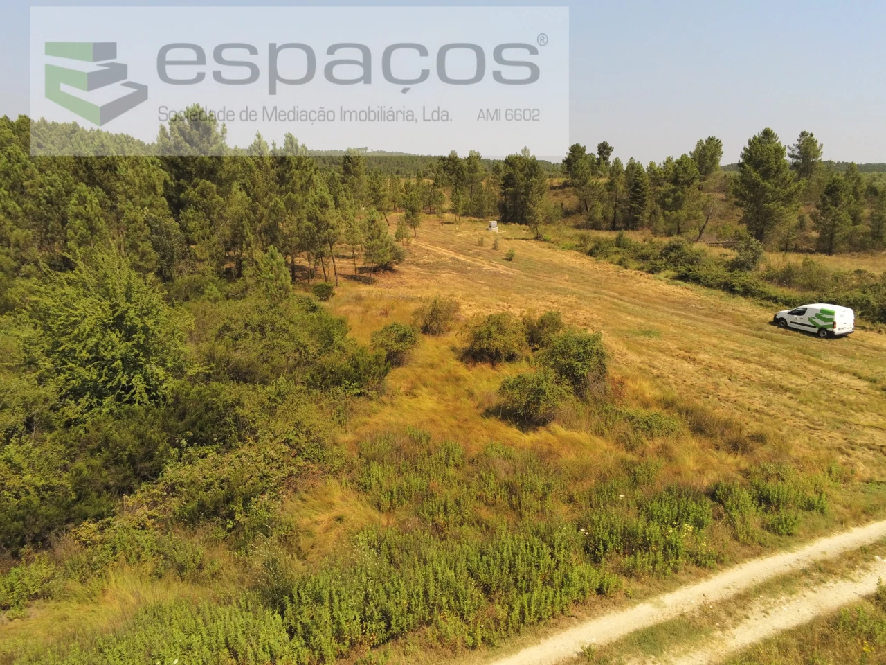 Terreno com caravana Serrasqueira