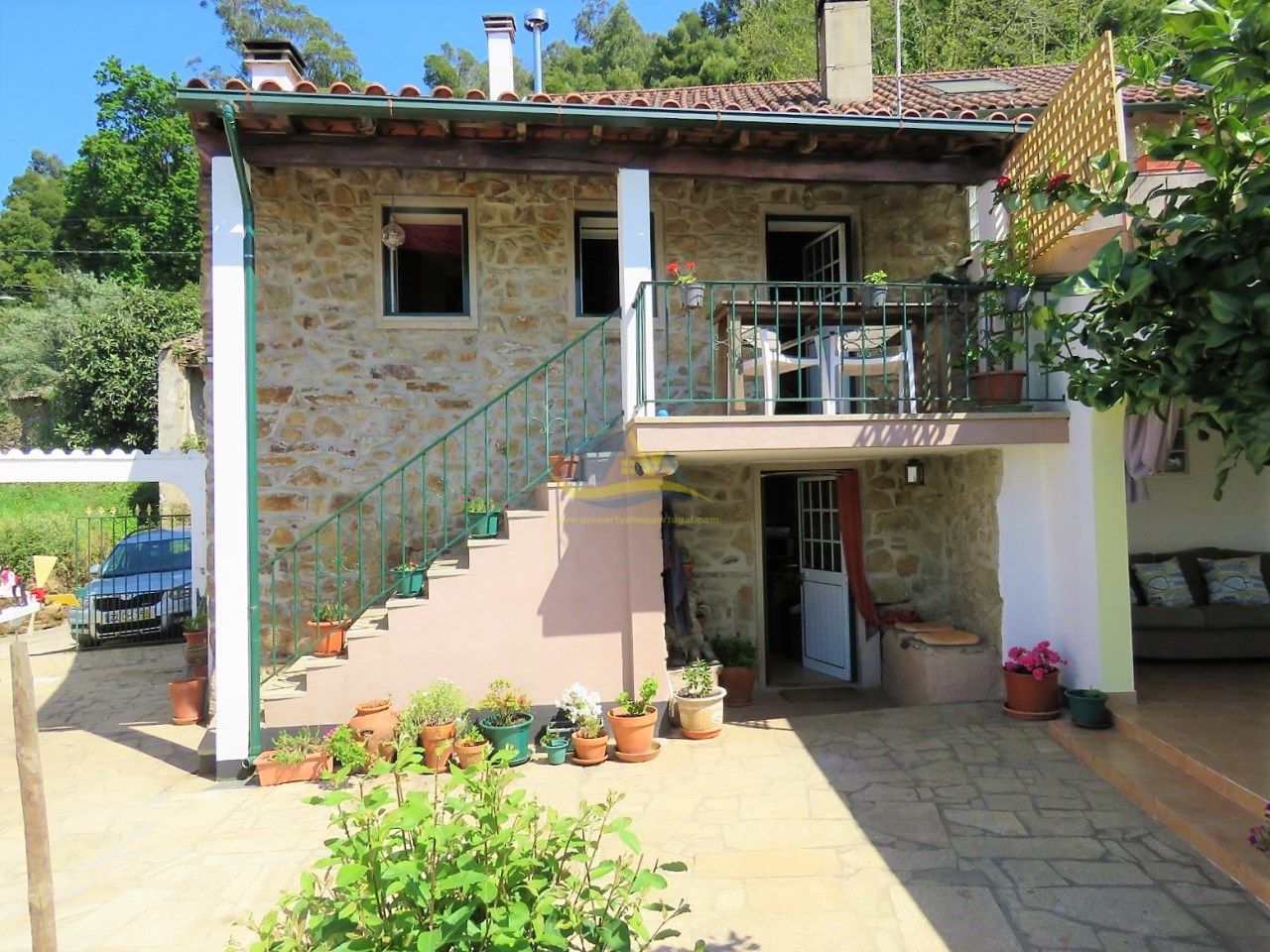 Traditional stone constructed 3 bedroom property located in a quiet hamlet not far from the town of Miranda do Corvo in the district of Coimbra. Miranda do Corvo