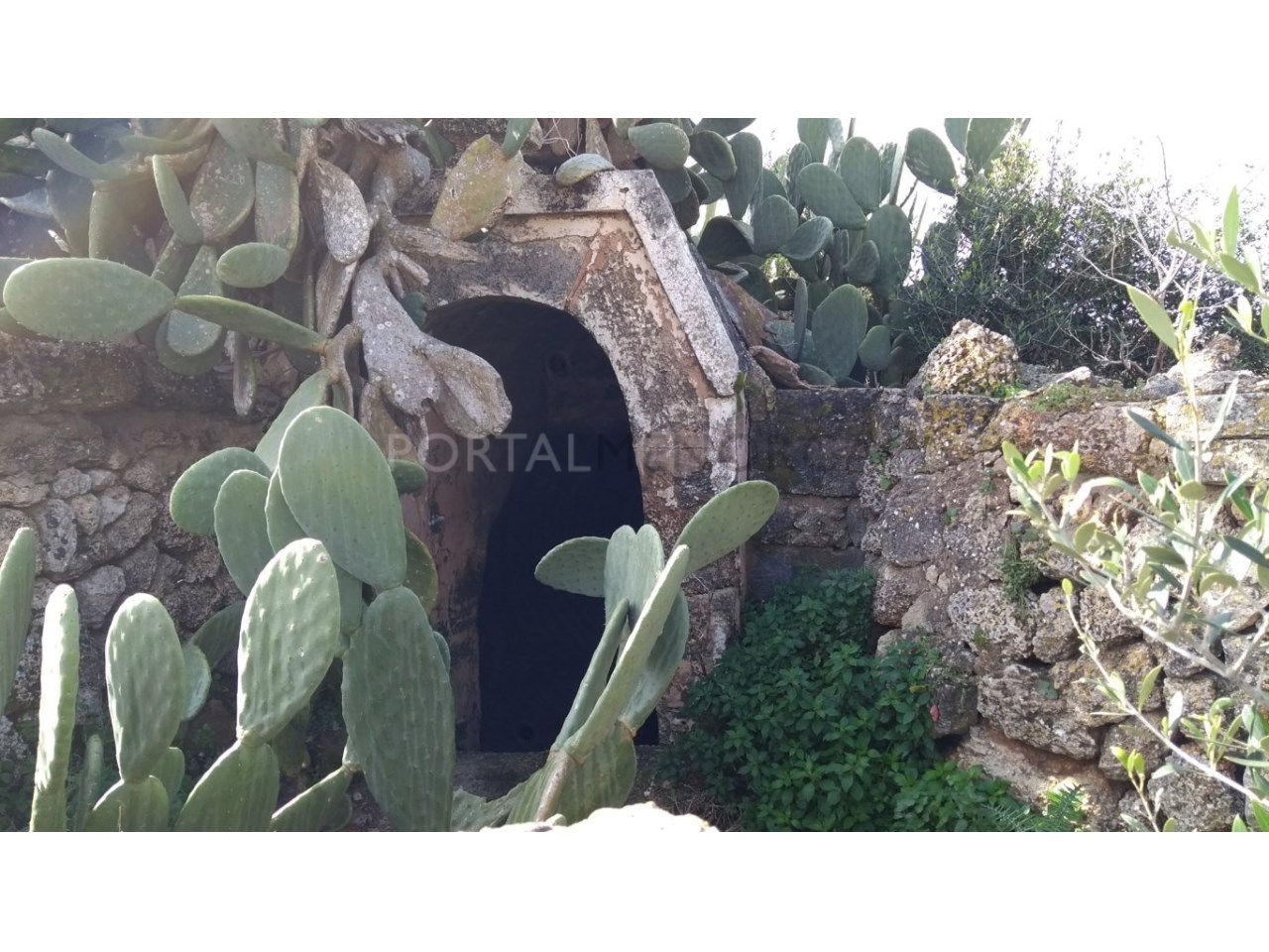 Casa de campo en venta en Ciutadella -Entrada cueva