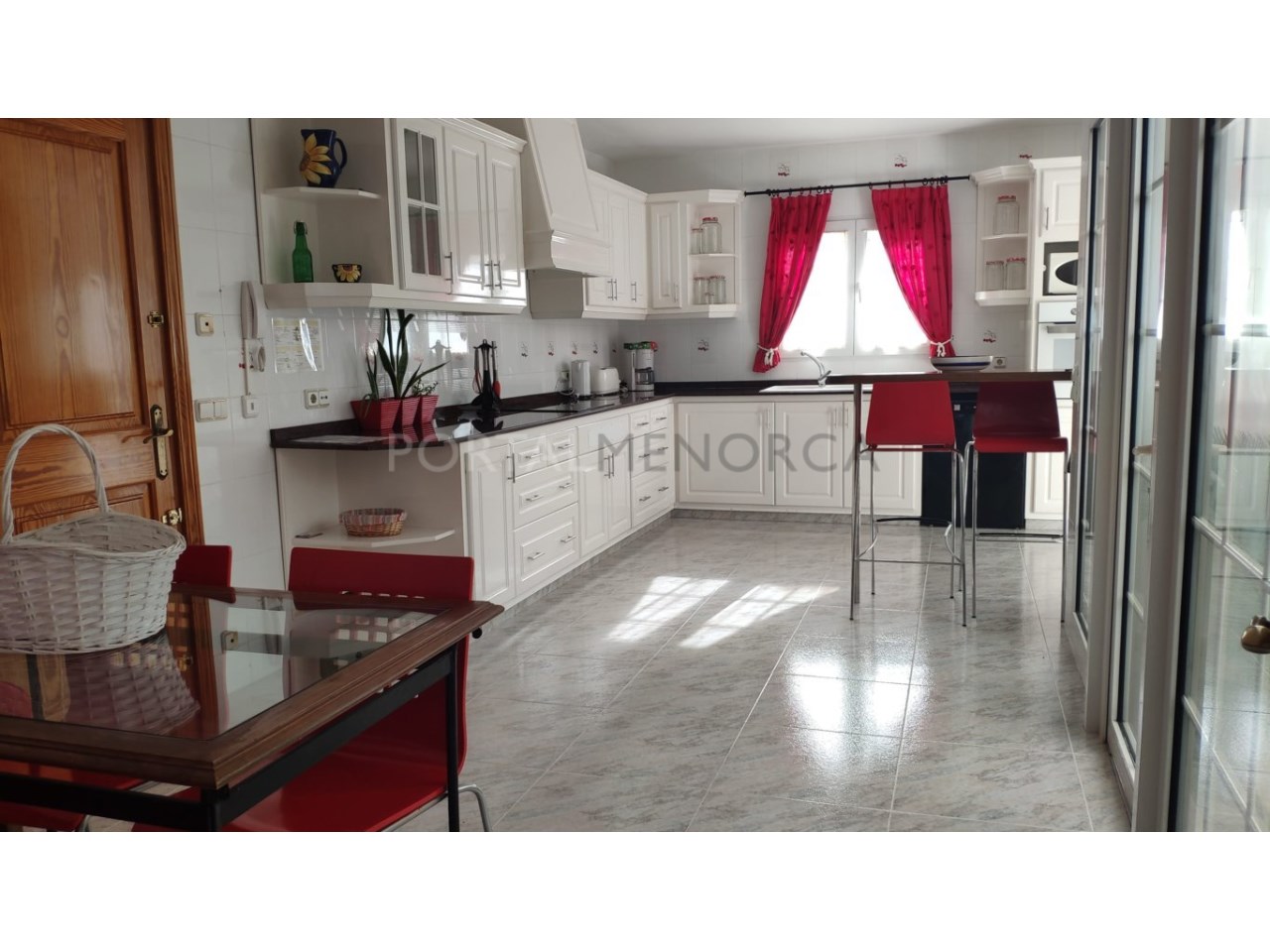 Villa for sale in Calan Blanes with a tourist license Ciutadella Menorca-Kitchen and dinning Room