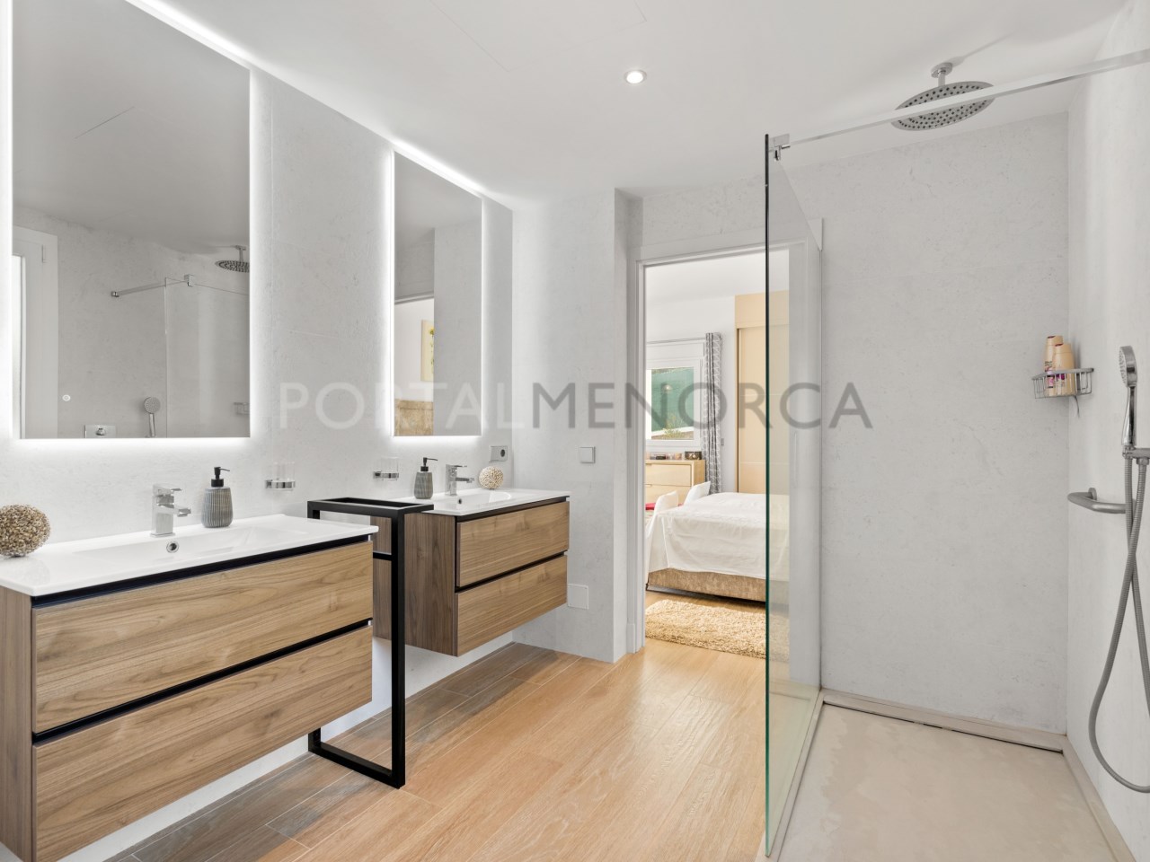Bathroom en suite ground floor in luxury house in Mercadal