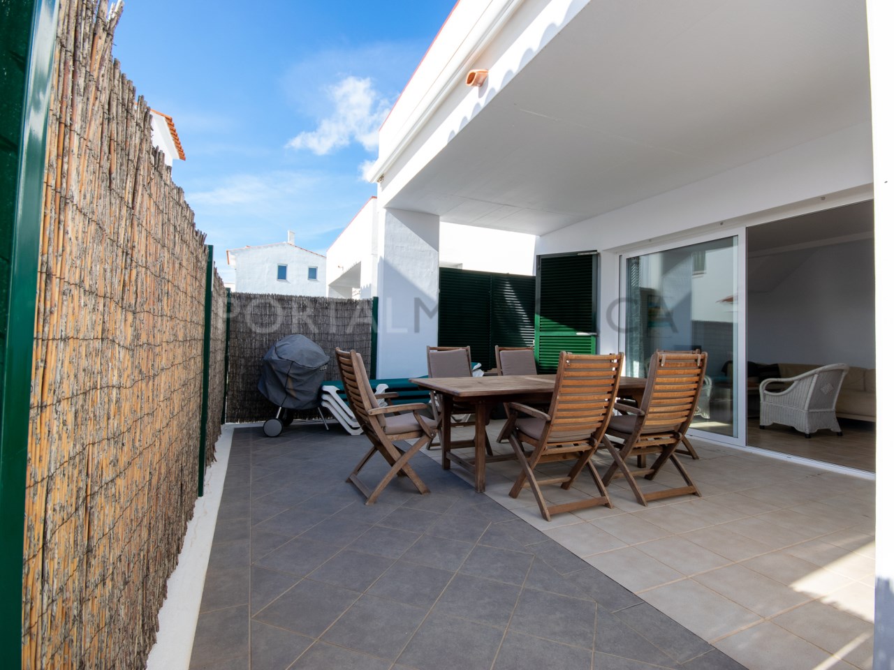 Terraza cubierta de apartamento con licencia turística en Punta Grossa