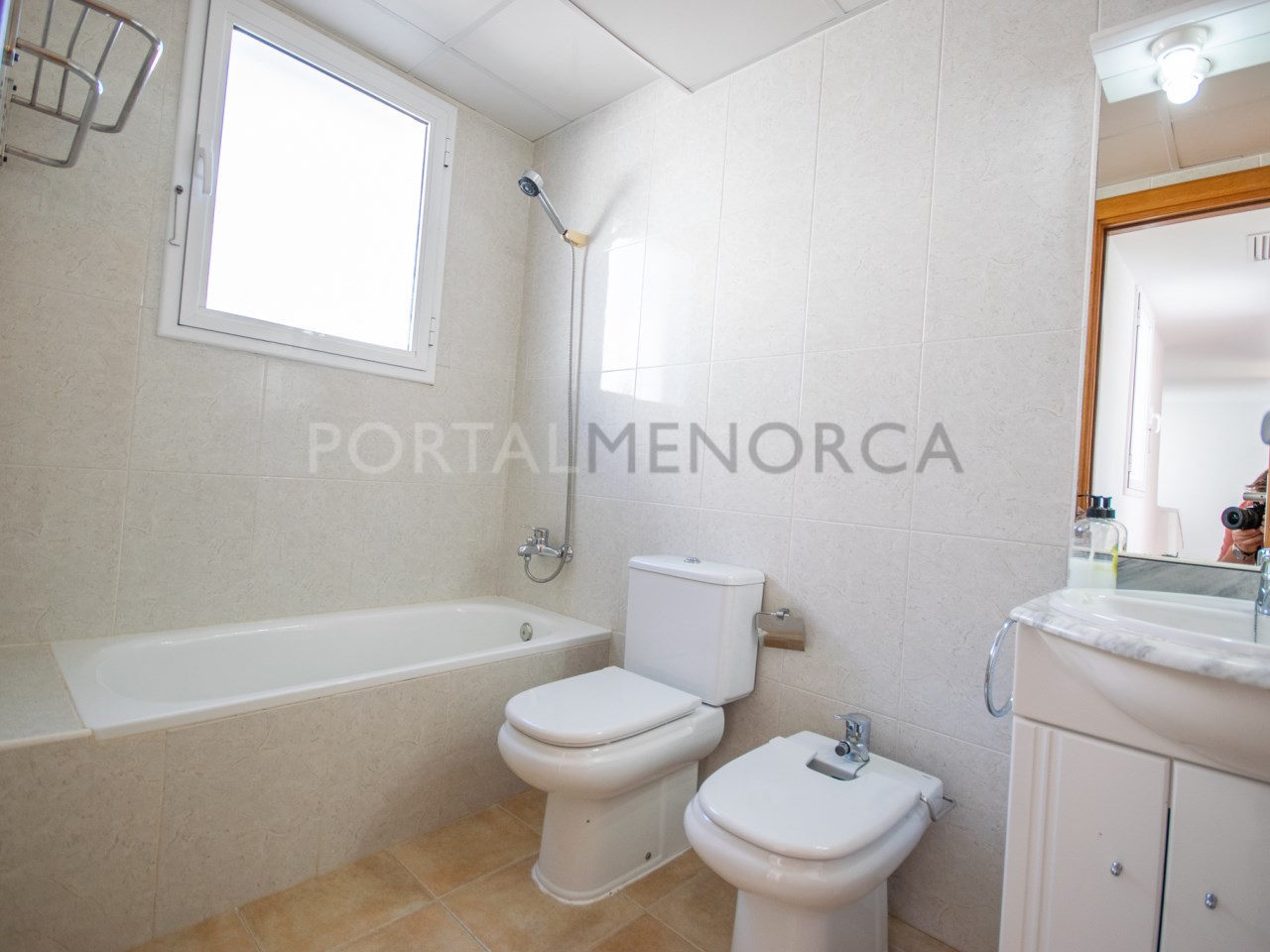 Baño con bañera de apartamento con licencia turística en Punta Grossa