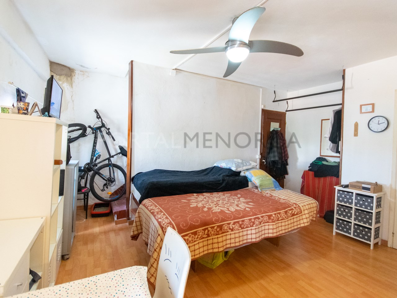 3rd floor building with 3 apartments in the center of Mahon