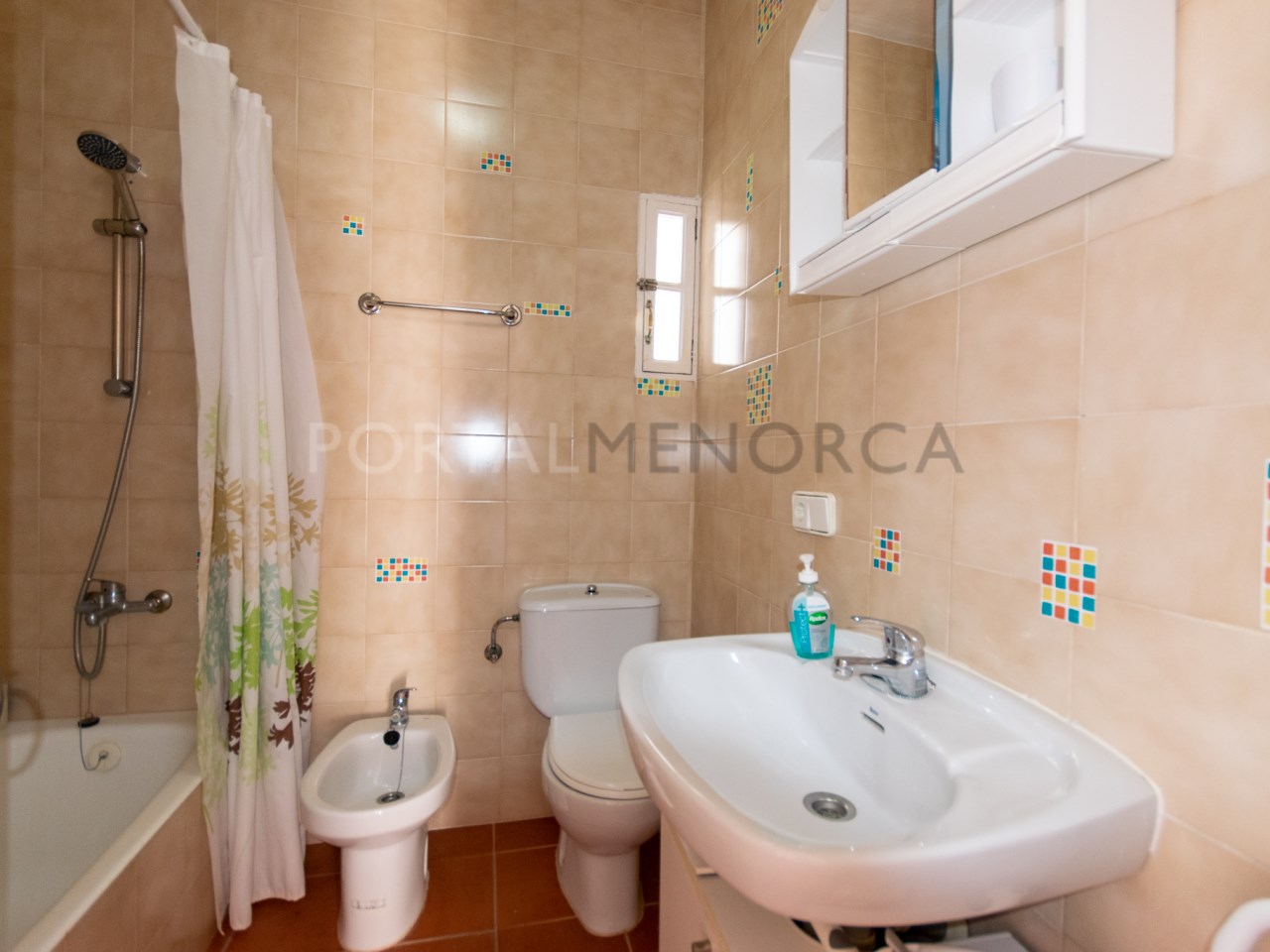 Bathroom in apartment with sea views in Playas de Fornells