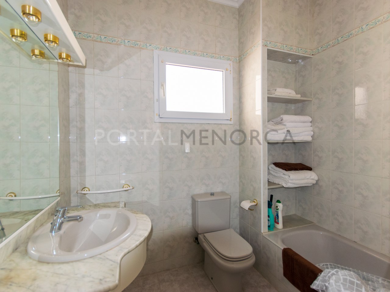 Bathroom en suite in whole house with orchard for sale in Alaior