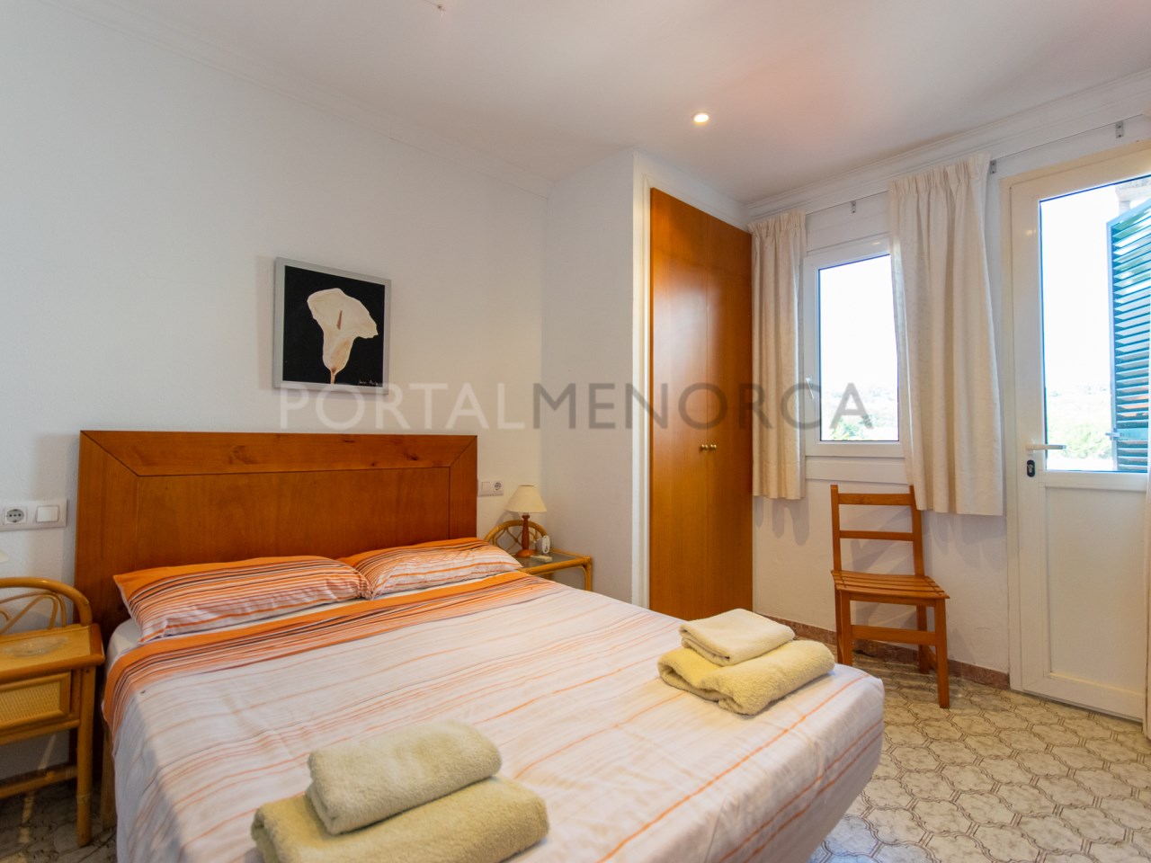 Double room with bathroom in villa with pool, sea views and tourist license in Addaia
