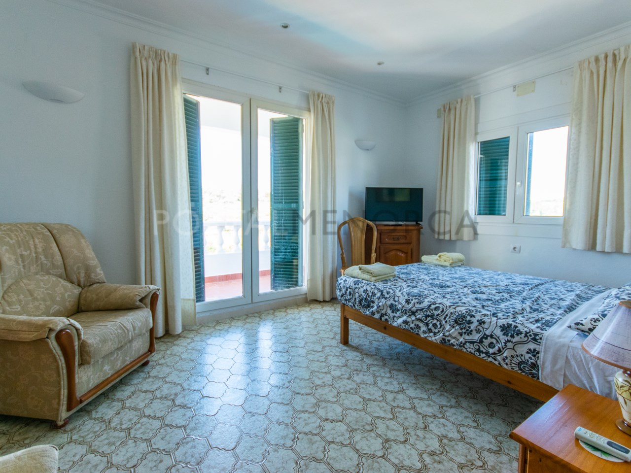 Double room with terrace in villa with pool, sea views and tourist license in Addaia