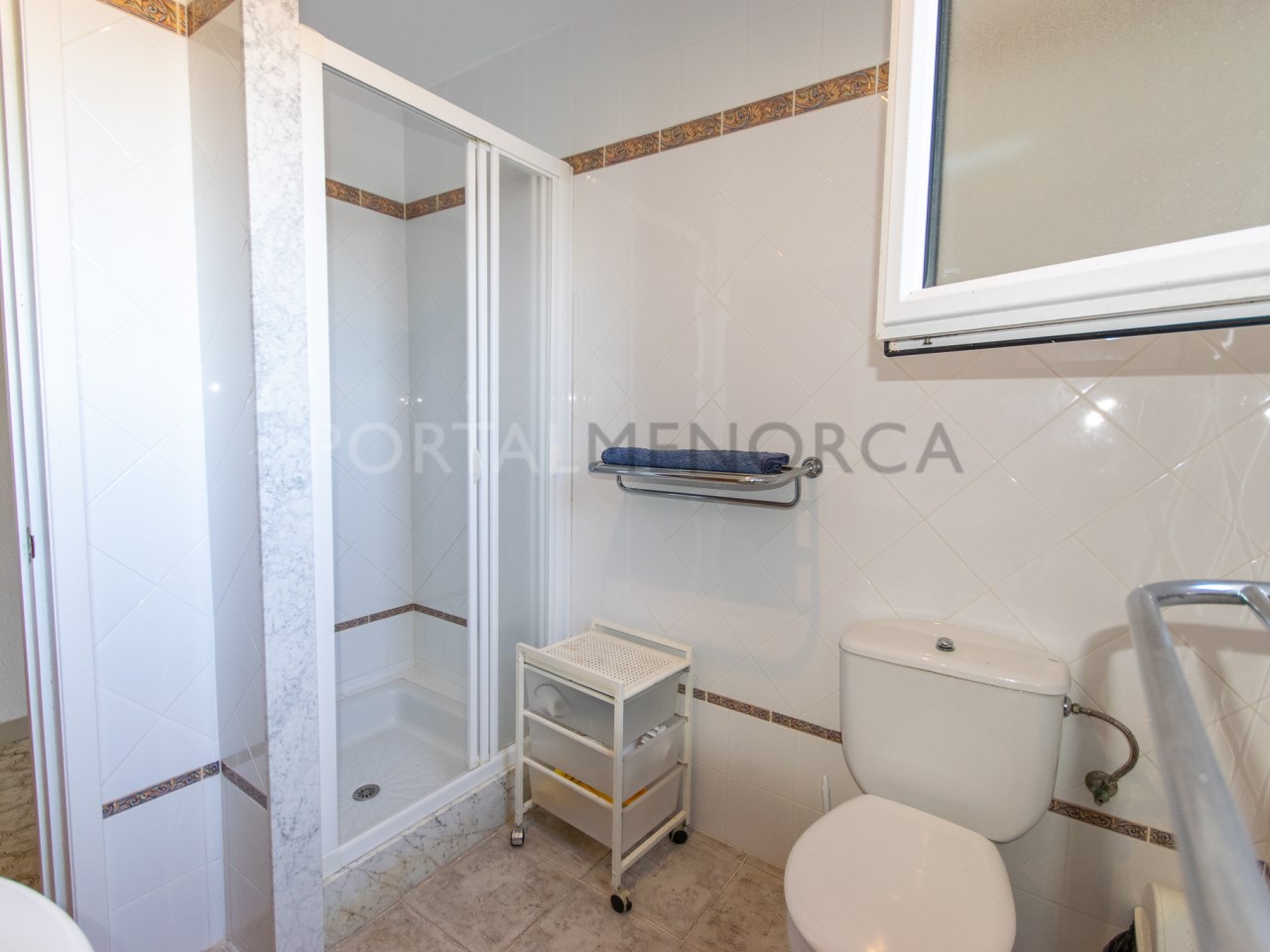 Full bathroom in villa with pool, sea views and tourist license in Addaia