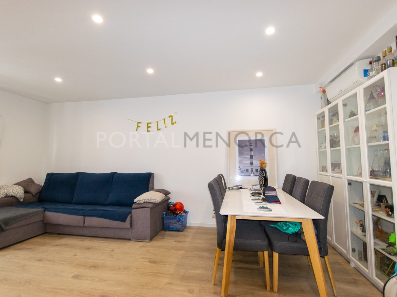 Duplex living-dining room with large terrace in Mercadal