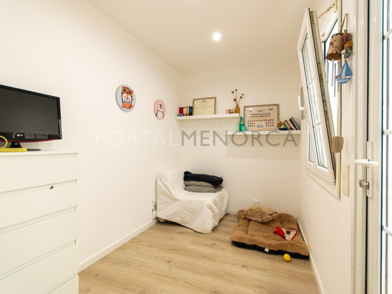 Duplex room/office with large terrace in Mercadal
