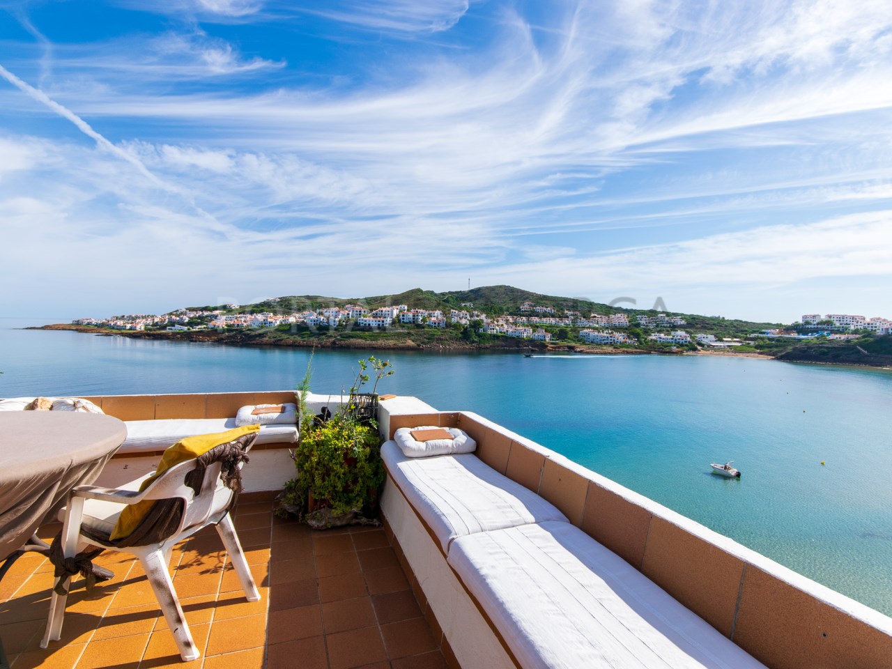 Vistas al mar en apartamento de 3 dormitorios con magnificas vistas a Cala Tirant y Playas de Fornells