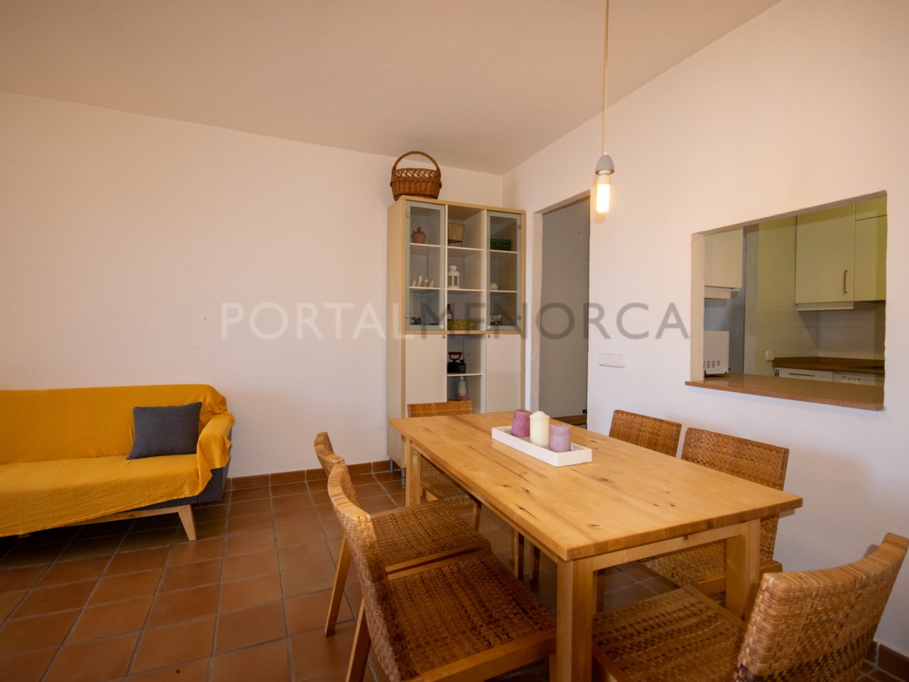 Salón-comedor de piso de 2 dormitorios con terraza en venta en Es Mercadal