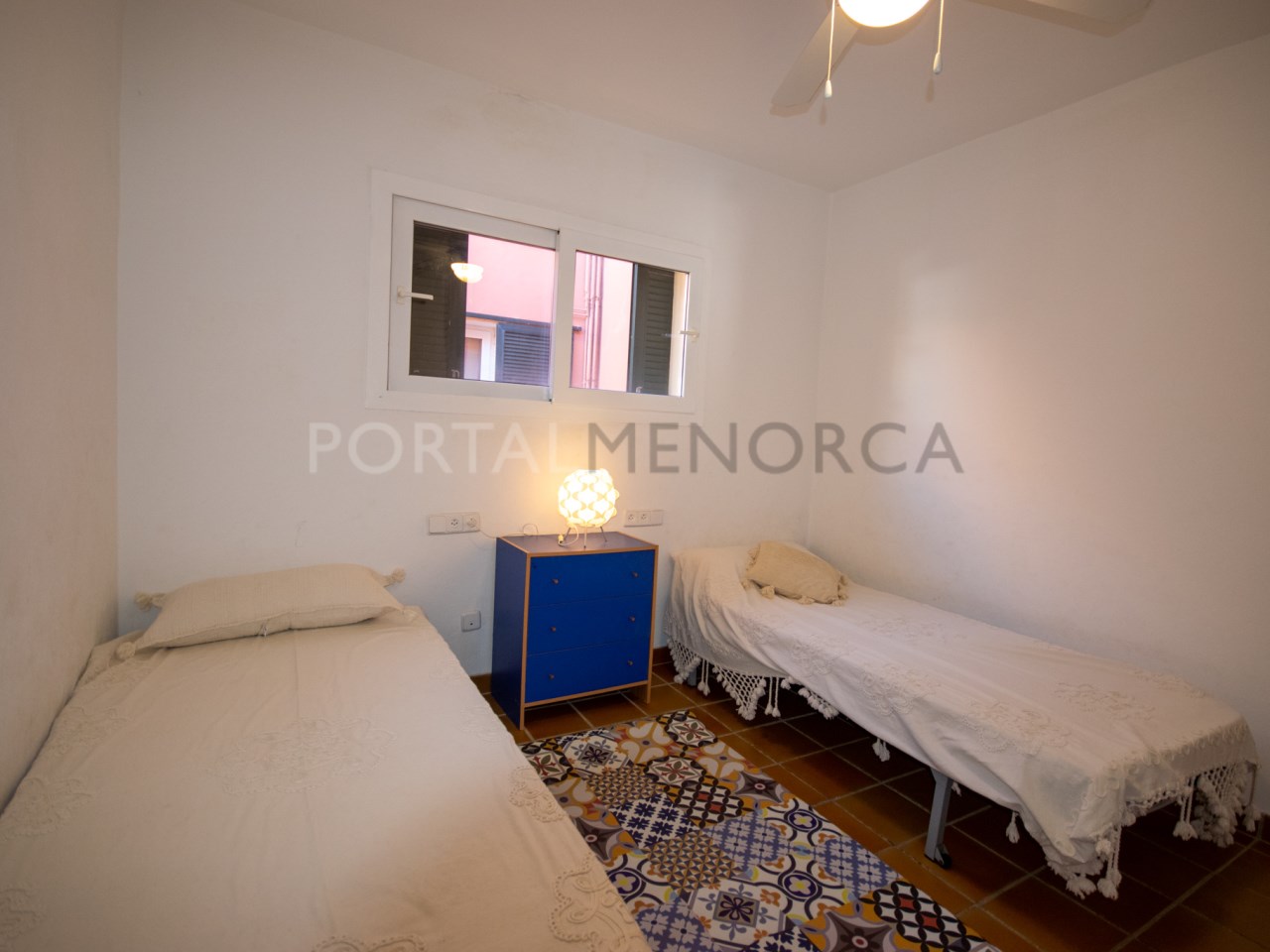 Dormitorio doble de piso de 2 dormitorios con terraza en venta en Es Mercadal