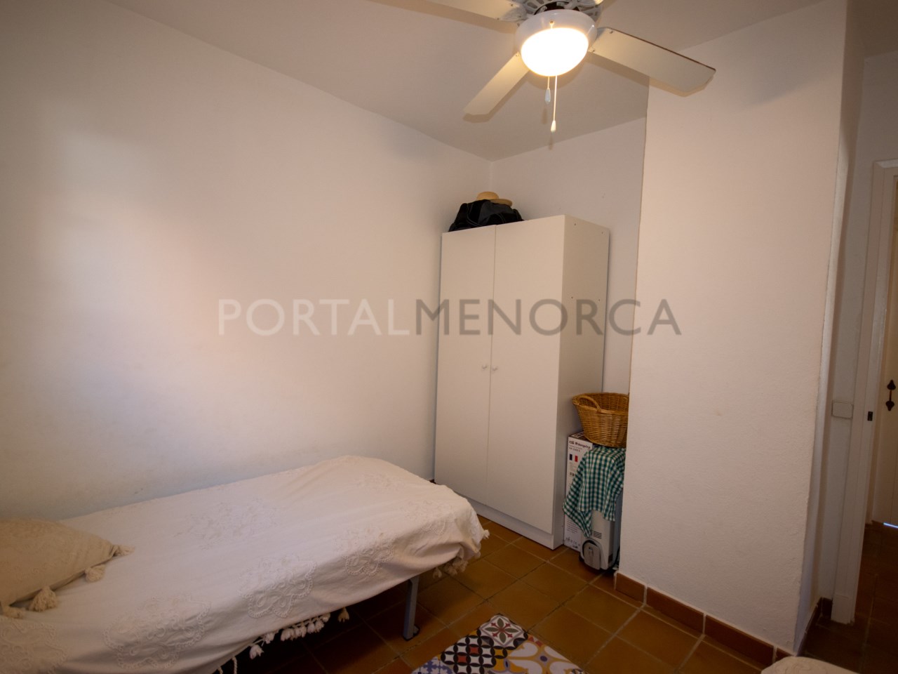 Dormitorio doble de piso de 2 dormitorios con terraza en venta en Es Mercadal