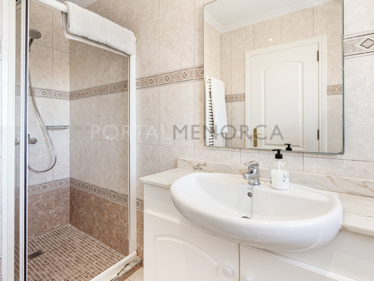 En-suite bathroom of detached villa with sea views in Addaia